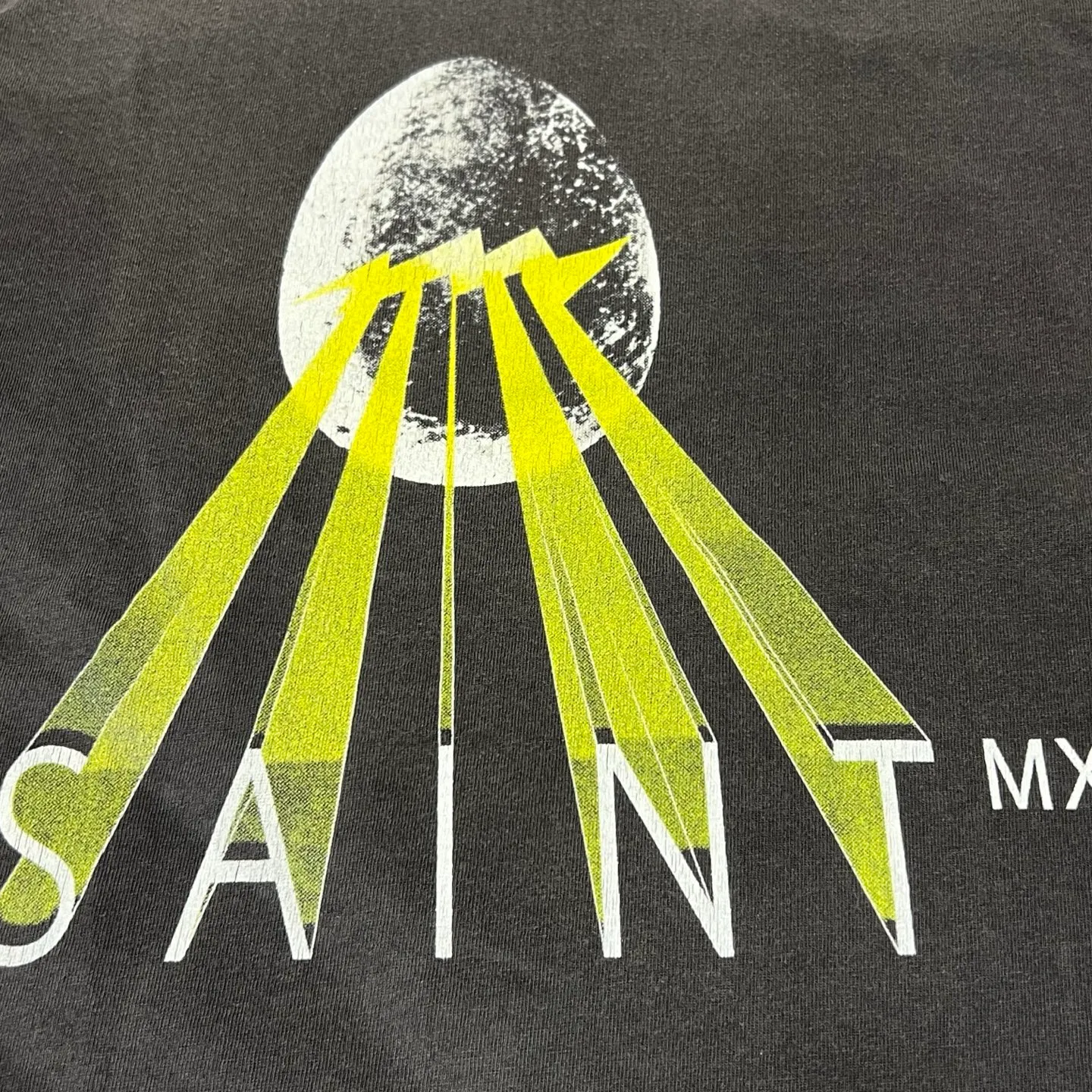 SAINT Mxxxxxx EGG SS TEE/BLK Broken egg shell/SAINT LOGO projection distressed retro short-sleeves Washed black S-XL Correct version Customized co-branded main mark/washed mark/cherub mark Tubular fabric Garment dyeing Rewashing water fading Destroying graffiti Simulating natural distressed effect Top-notch printing technology Washing treatment